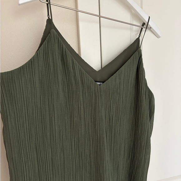 Express Green Lined Accordion Pleated V-Neck Camisole, Size Large - Picture 3 of 10